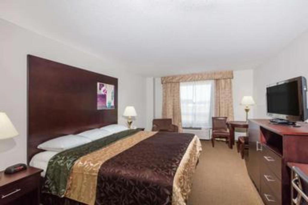 Super 8 By Wyndham Innisfail Eksteriør billede